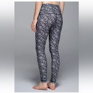Lululemon Shine Tight Roll Down Shimmy Shimmer Black White Sequin Print Size 6